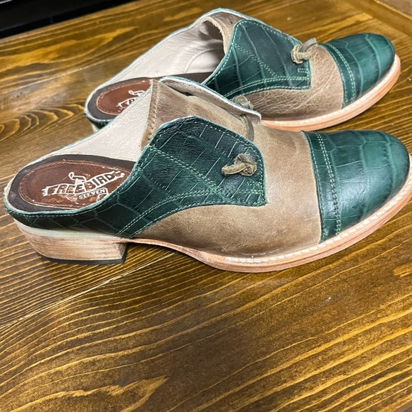 FREEBIRD WOMENS ALL LEATHER UPPER AND SOLE SLIP ON SHOES SIZE 7 - Picture 3 of 9